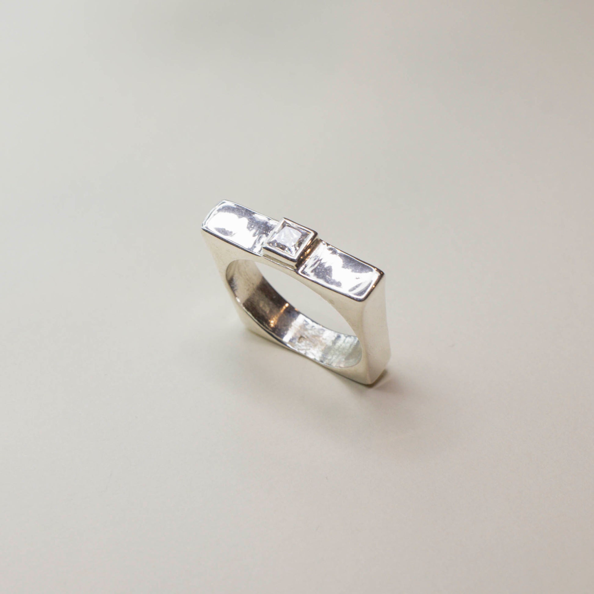 Steady Ring – Chills